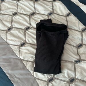 Black sweat shirt no hood